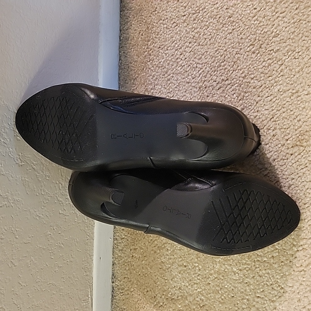 Shoes - Picture 6 of 7